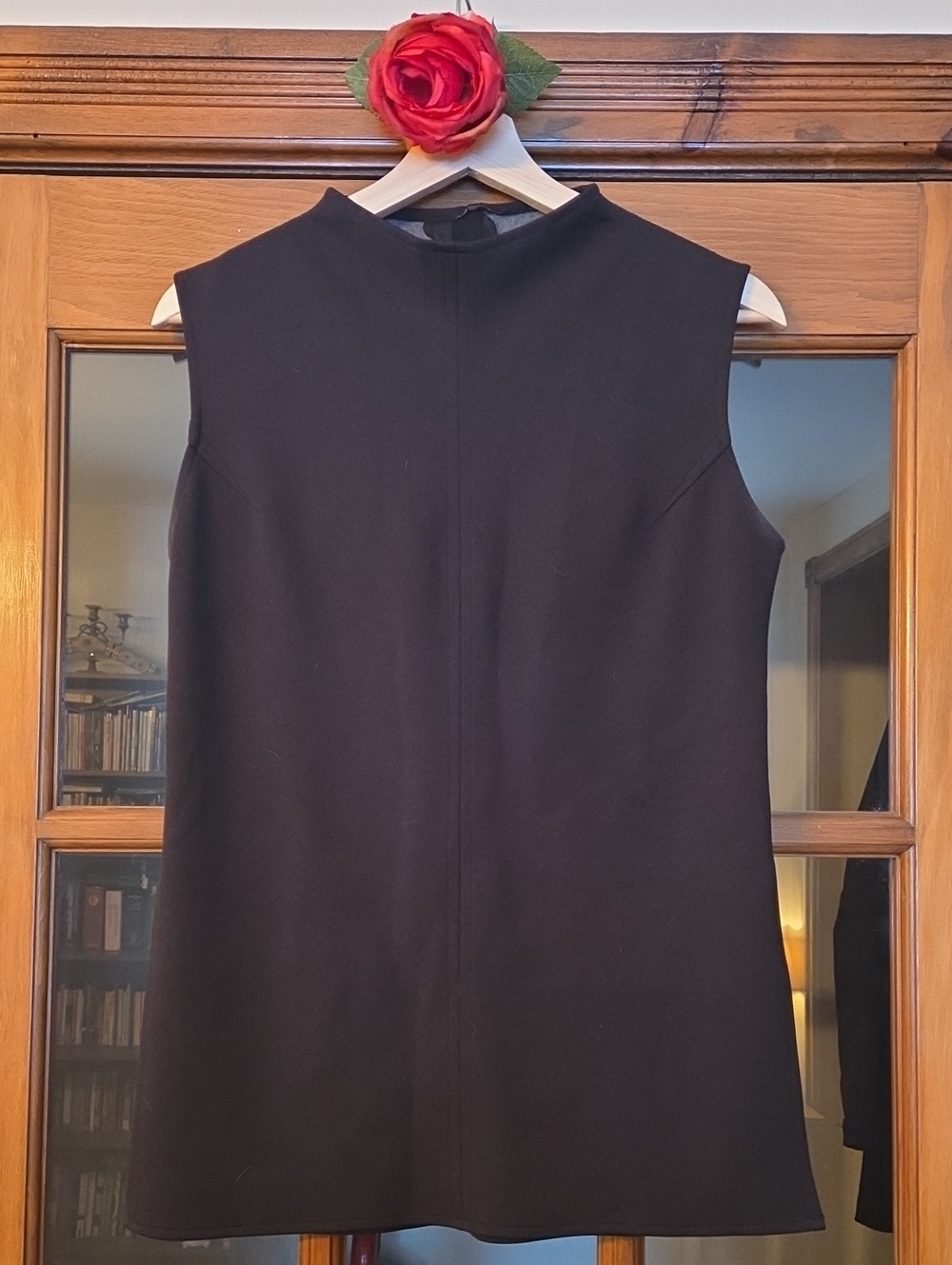 Tara Rivas - Structured Sleeveless Reversible Mockneck Shell Top Size S